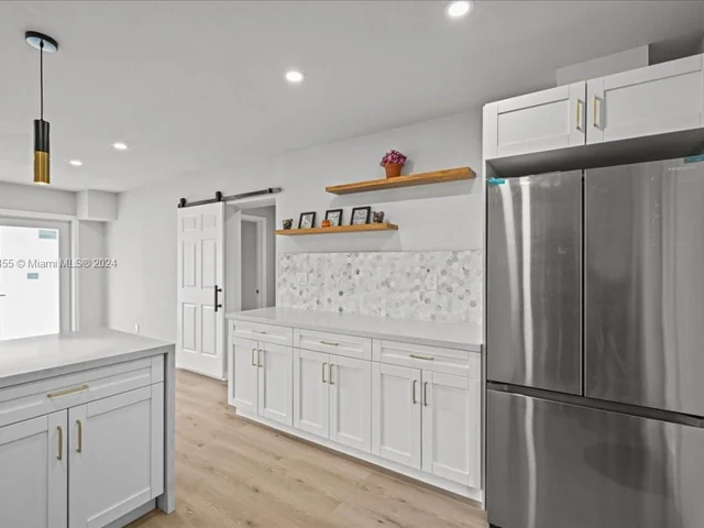 717 SW 7th Ter, Hallandale Beach FL 33009