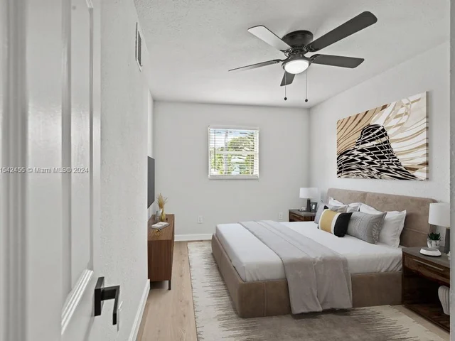 717 SW 7th Ter, Hallandale Beach FL 33009