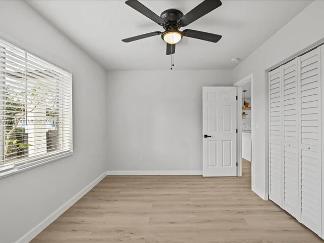 717 SW 7th Ter, Hallandale Beach FL 33009