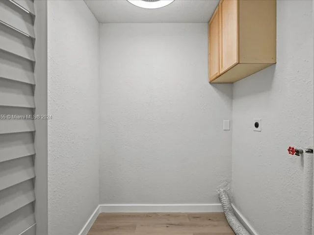 717 SW 7th Ter, Hallandale Beach FL 33009