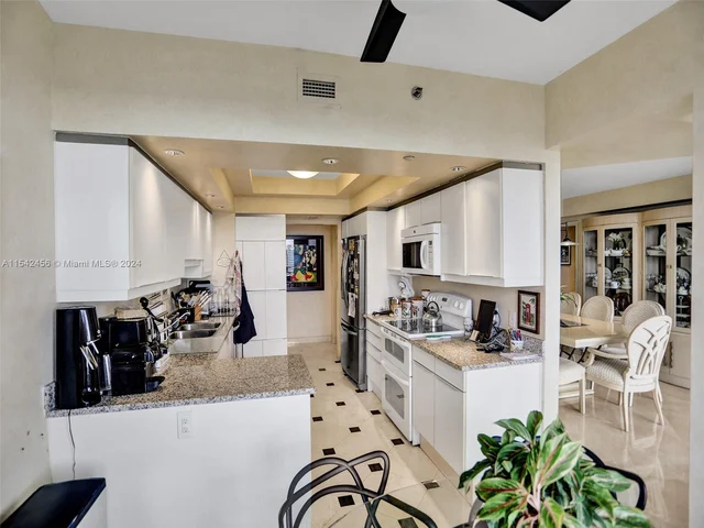 7000 Island Blvd # 2002, Aventura FL 33160