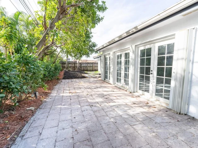 6220 NE 21st Rd, Fort Lauderdale FL 33308