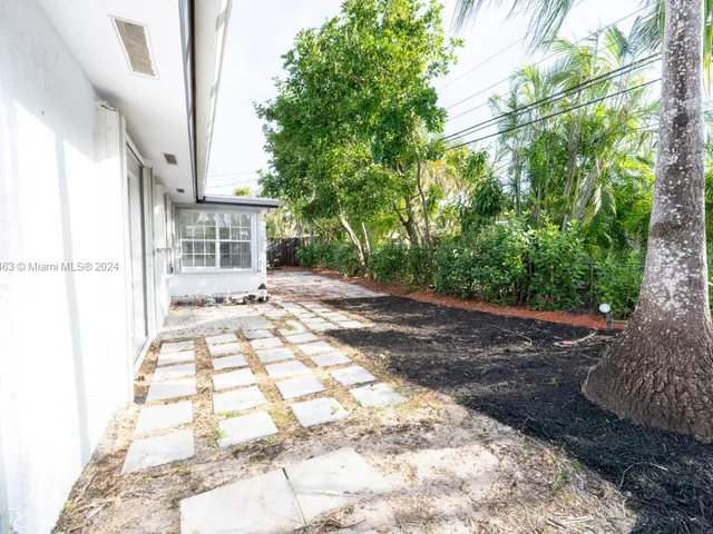 6220 NE 21st Rd, Fort Lauderdale FL 33308