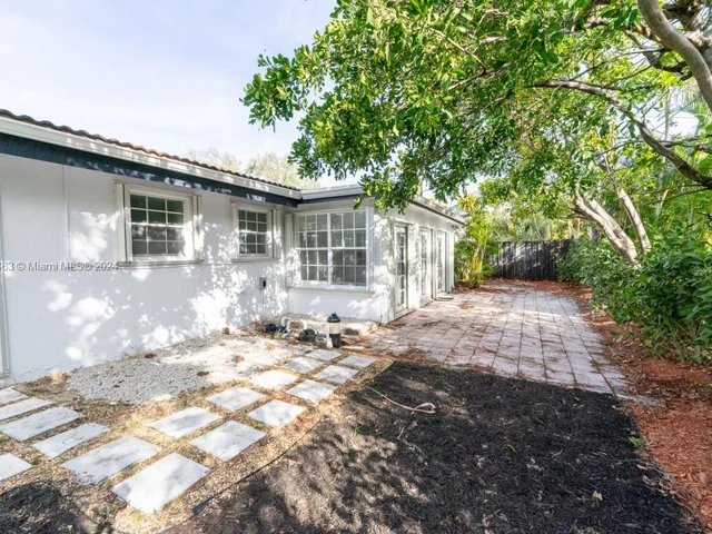 6220 NE 21st Rd, Fort Lauderdale FL 33308