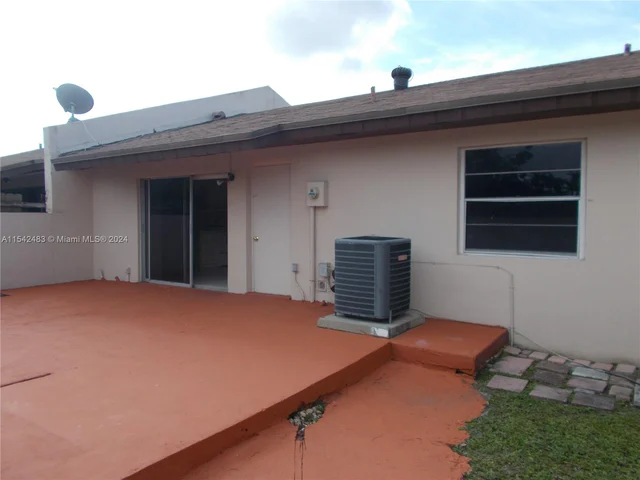 11105 SW 122nd Ct, Miami FL 33186