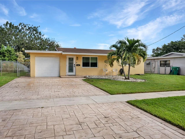 9417 SW 52nd St, Cooper City FL 33328