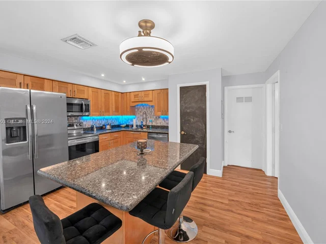 9417 SW 52nd St, Cooper City FL 33328