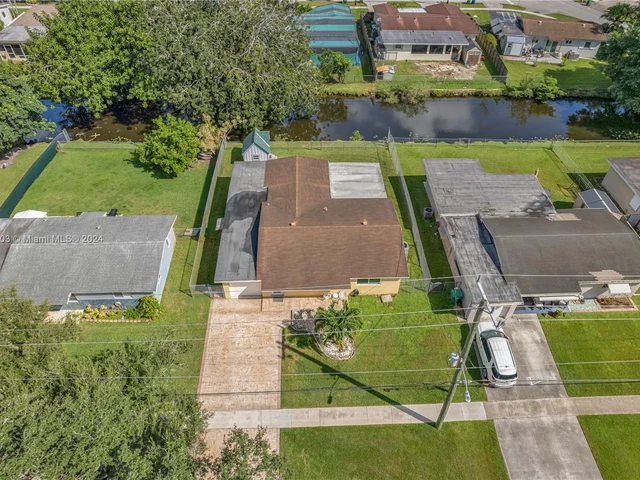 9417 SW 52nd St, Cooper City FL 33328