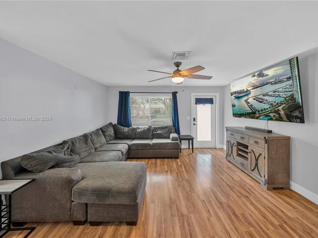 9417 SW 52nd St, Cooper City FL 33328