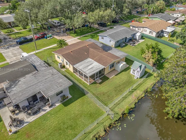 9417 SW 52nd St, Cooper City FL 33328