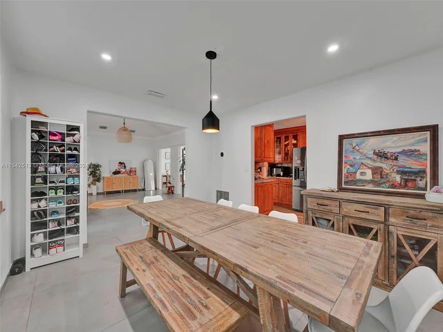 900 Tyler St, Hollywood FL 33019