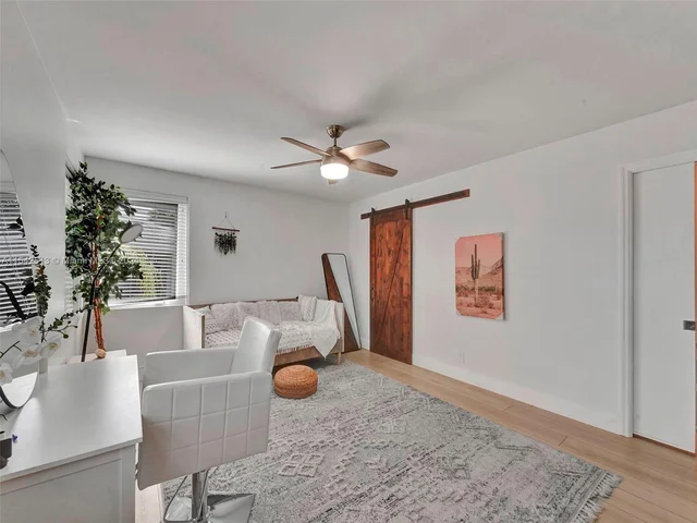 900 Tyler St, Hollywood FL 33019