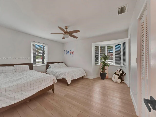 900 Tyler St, Hollywood FL 33019