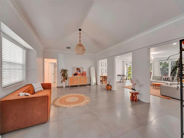 900 Tyler St, Hollywood FL 33019