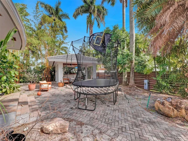 900 Tyler St, Hollywood FL 33019