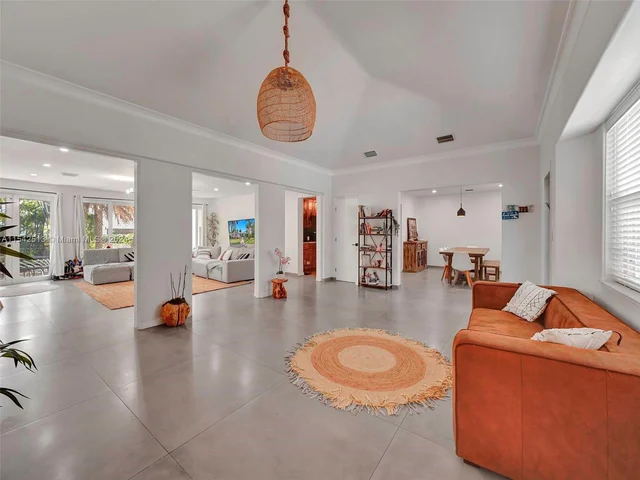 900 Tyler St, Hollywood FL 33019