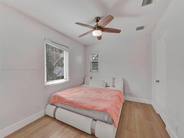 900 Tyler St, Hollywood FL 33019