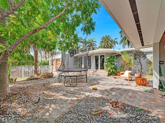 900 Tyler St, Hollywood FL 33019