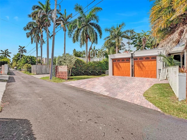 900 Tyler St, Hollywood FL 33019