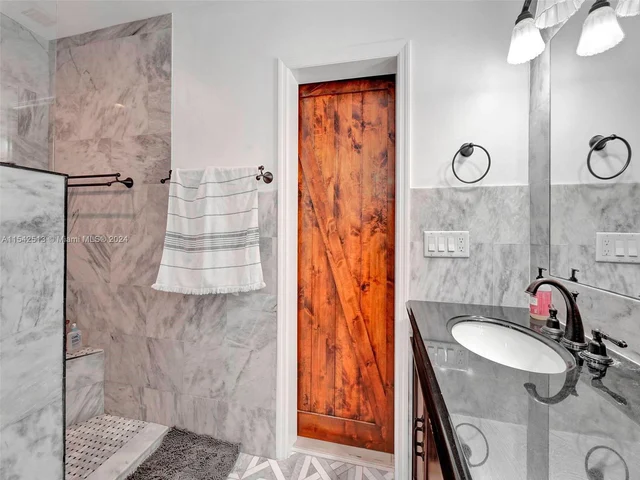 900 Tyler St, Hollywood FL 33019