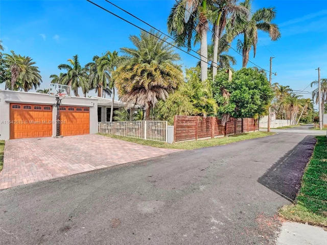 900 Tyler St, Hollywood FL 33019