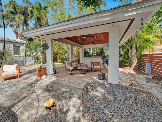 900 Tyler St, Hollywood FL 33019