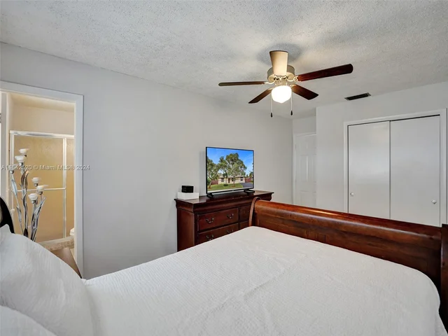 5501 NW 76th PL., Pompano Beach FL 33073