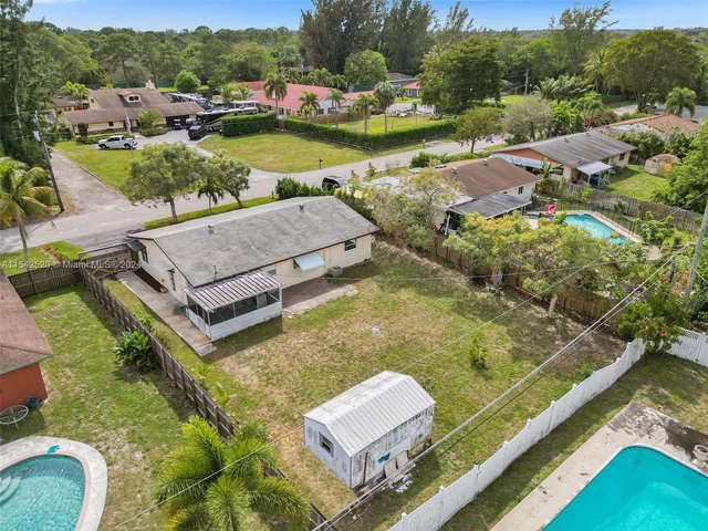 5501 NW 76th PL., Pompano Beach FL 33073