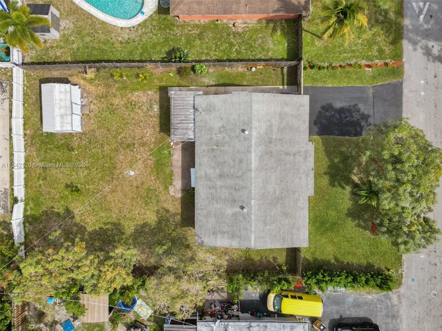 5501 NW 76th PL., Pompano Beach FL 33073