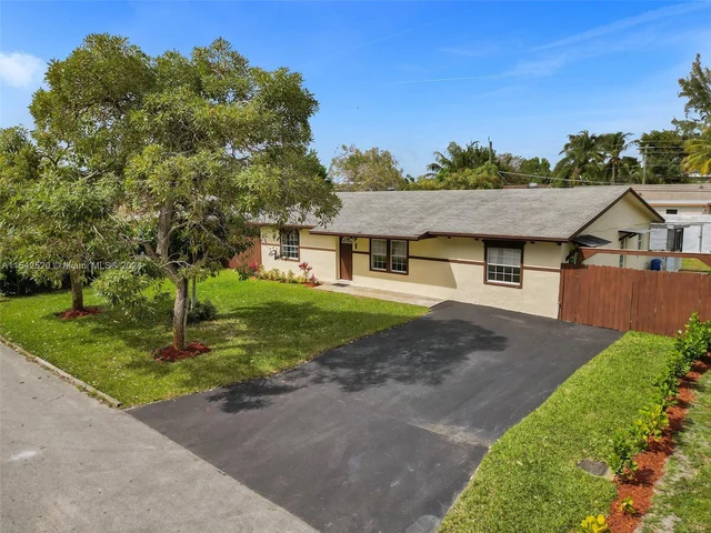 5501 NW 76th PL., Pompano Beach FL 33073