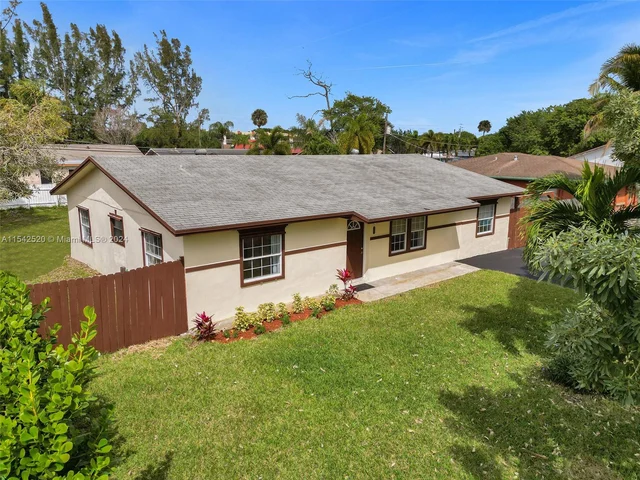 5501 NW 76th PL., Pompano Beach FL 33073