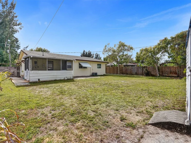 5501 NW 76th PL., Pompano Beach FL 33073