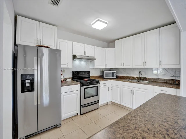 5501 NW 76th PL., Pompano Beach FL 33073