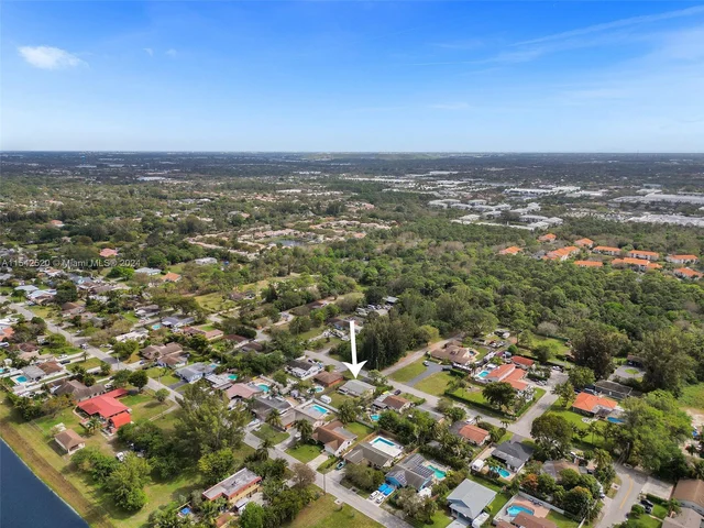 5501 NW 76th PL., Pompano Beach FL 33073