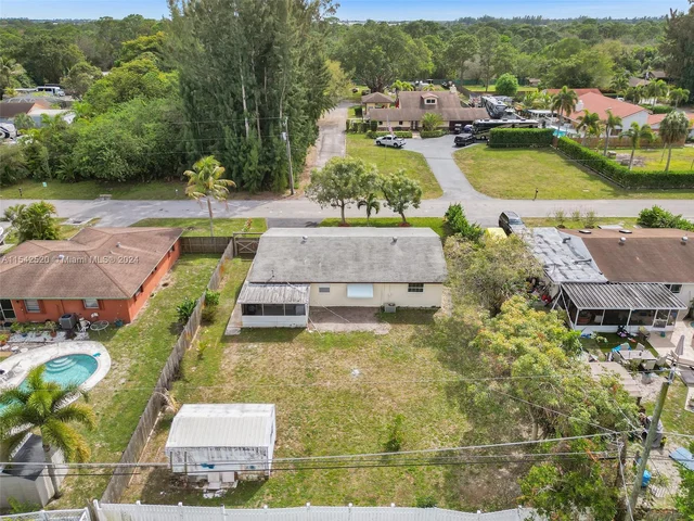 5501 NW 76th PL., Pompano Beach FL 33073