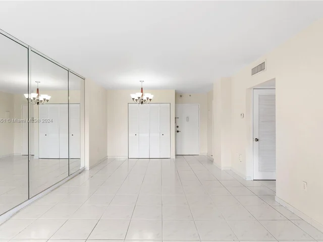 400 Kings Point Dr # 327, Sunny Isles Beach FL 33160