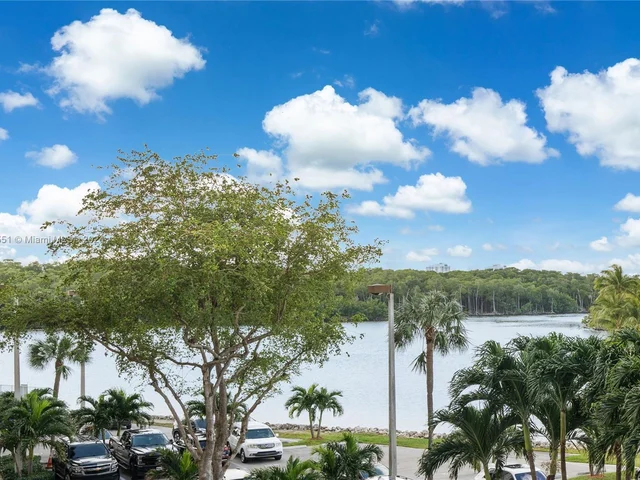 400 Kings Point Dr # 327, Sunny Isles Beach FL 33160