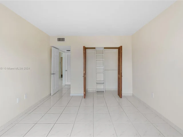 400 Kings Point Dr # 327, Sunny Isles Beach FL 33160
