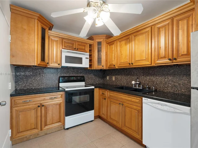 400 Kings Point Dr # 327, Sunny Isles Beach FL 33160