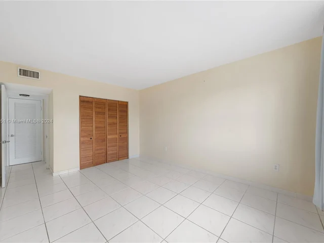 400 Kings Point Dr # 327, Sunny Isles Beach FL 33160