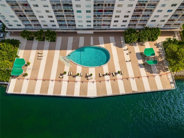 400 Kings Point Dr # 327, Sunny Isles Beach FL 33160