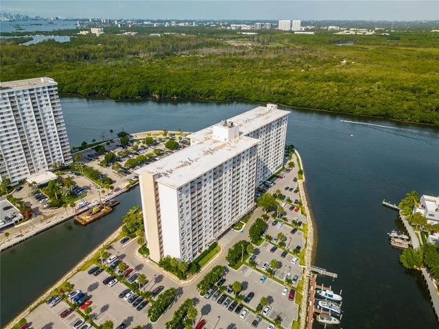 400 Kings Point Dr # 327, Sunny Isles Beach FL 33160