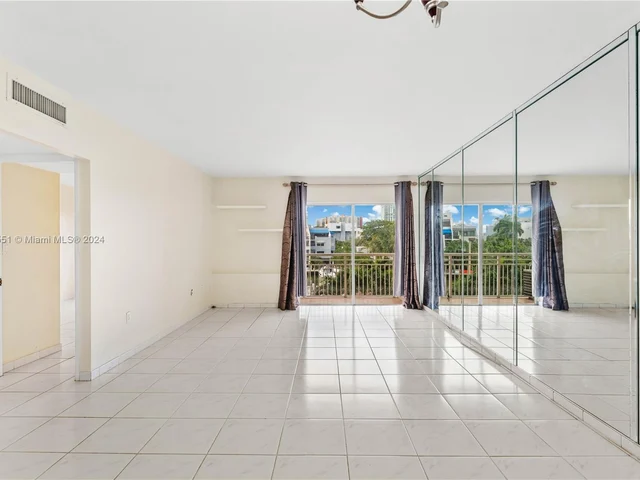 400 Kings Point Dr # 327, Sunny Isles Beach FL 33160
