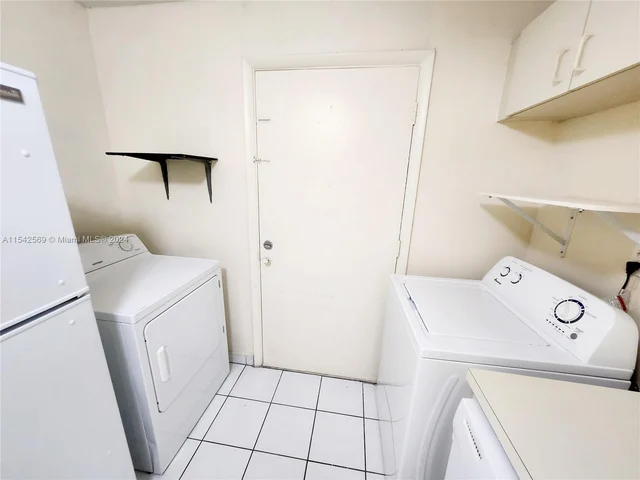 9962 SW 88th St # 7, Miami FL 33176