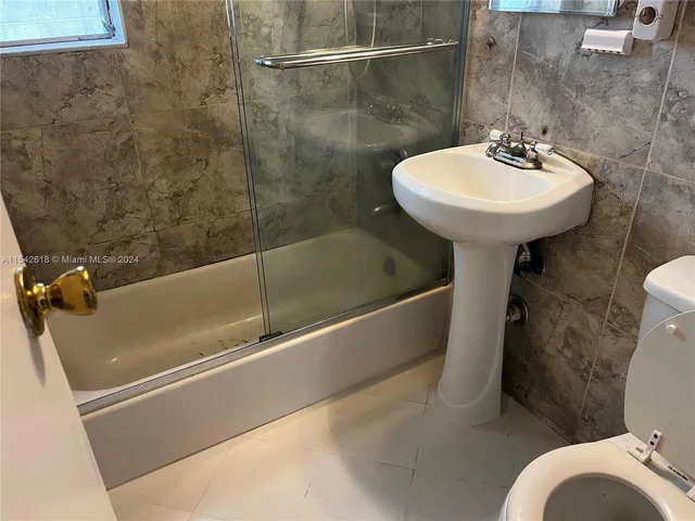 3001 NW 165th St # 1, Miami Gardens FL 33054