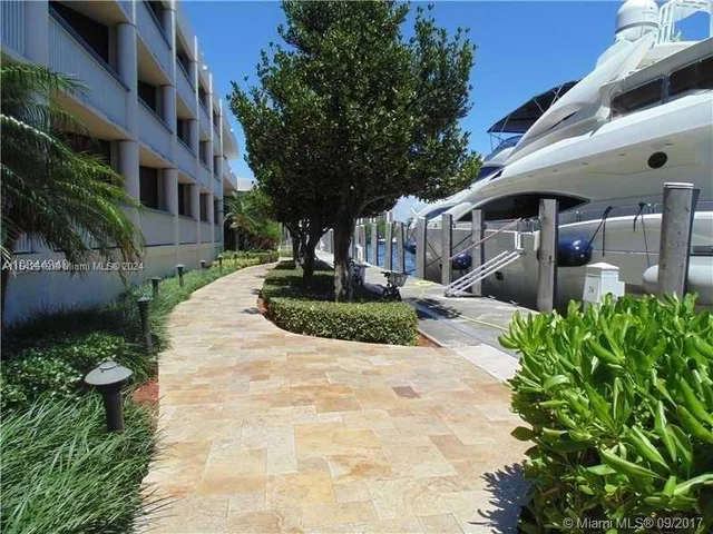 19707 Turnberry Way # 7G, Aventura FL 33180