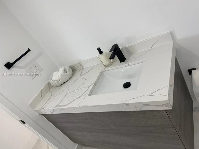 19707 Turnberry Way # 7G, Aventura FL 33180