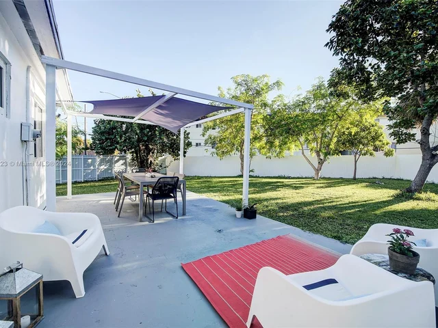 2190 NE 169th St, North Miami Beach FL 33162