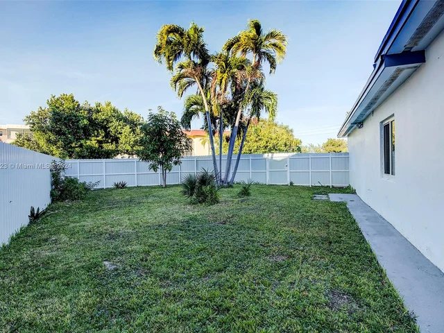 2190 NE 169th St, North Miami Beach FL 33162