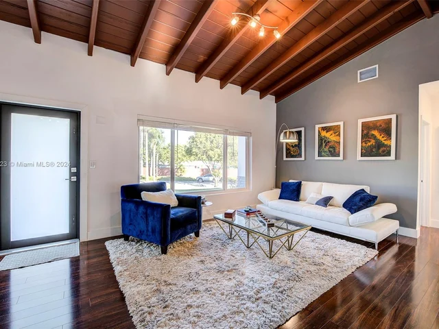 2190 NE 169th St, North Miami Beach FL 33162